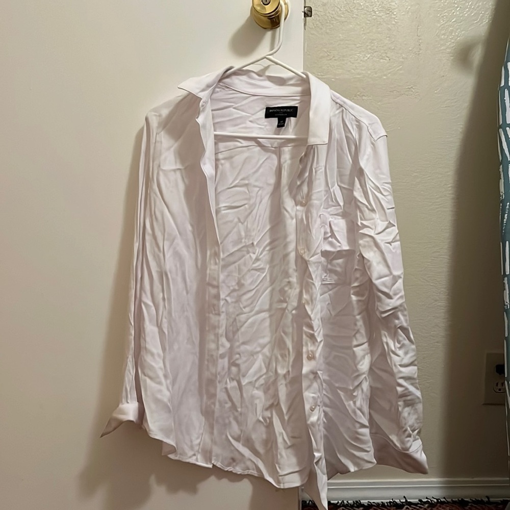 Banana Republic Women’s White Long Sleeve Boyfriend Fit. Size Medium.